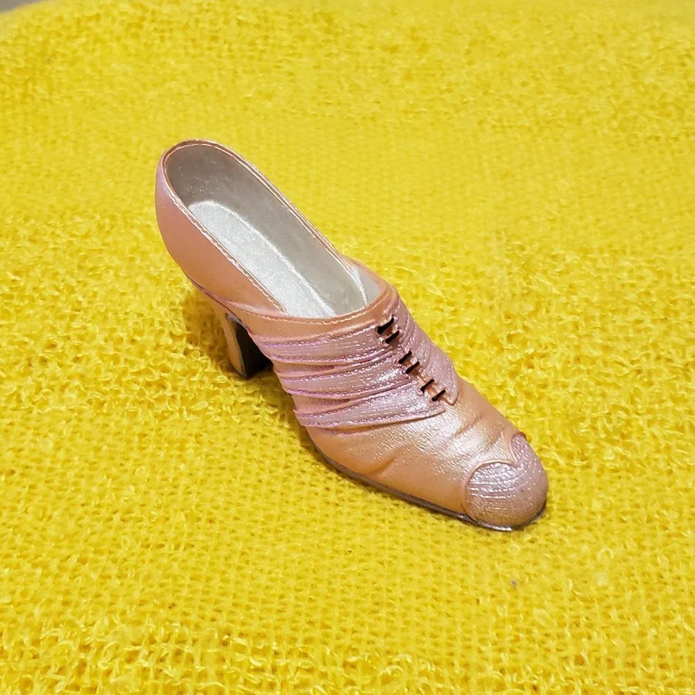 Lot Of Four Vintage Miniature Collectible Shoes - Picture 3 of 4